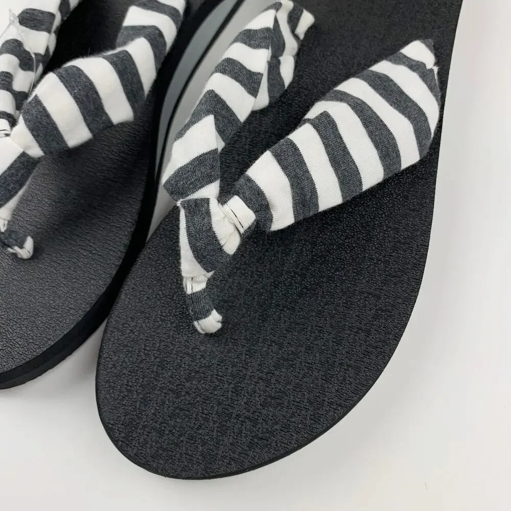 New Kuailu Flip Flops Sandals Slip On Grey White Striped Fabric Women's 11